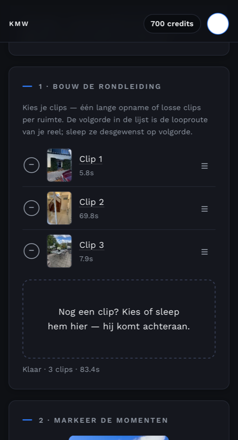 De app op een telefoon: drie geüploade clips met miniatuur en duur